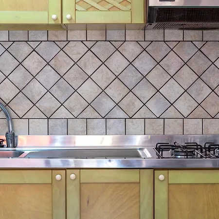 House Leoni ايزولا روسا