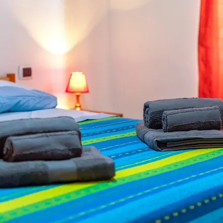 House Leoni ايزولا روسا