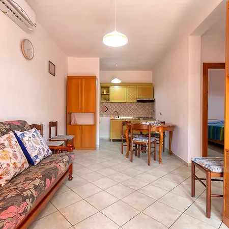 House Leoni ايزولا روسا