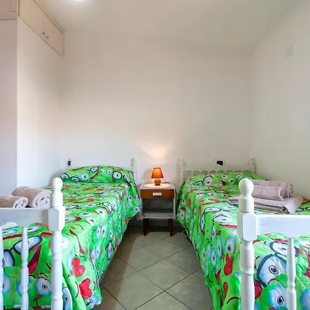 House Leoni شقة ايزولا روسا