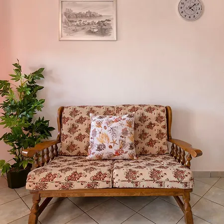 House Leoni شقة ايزولا روسا